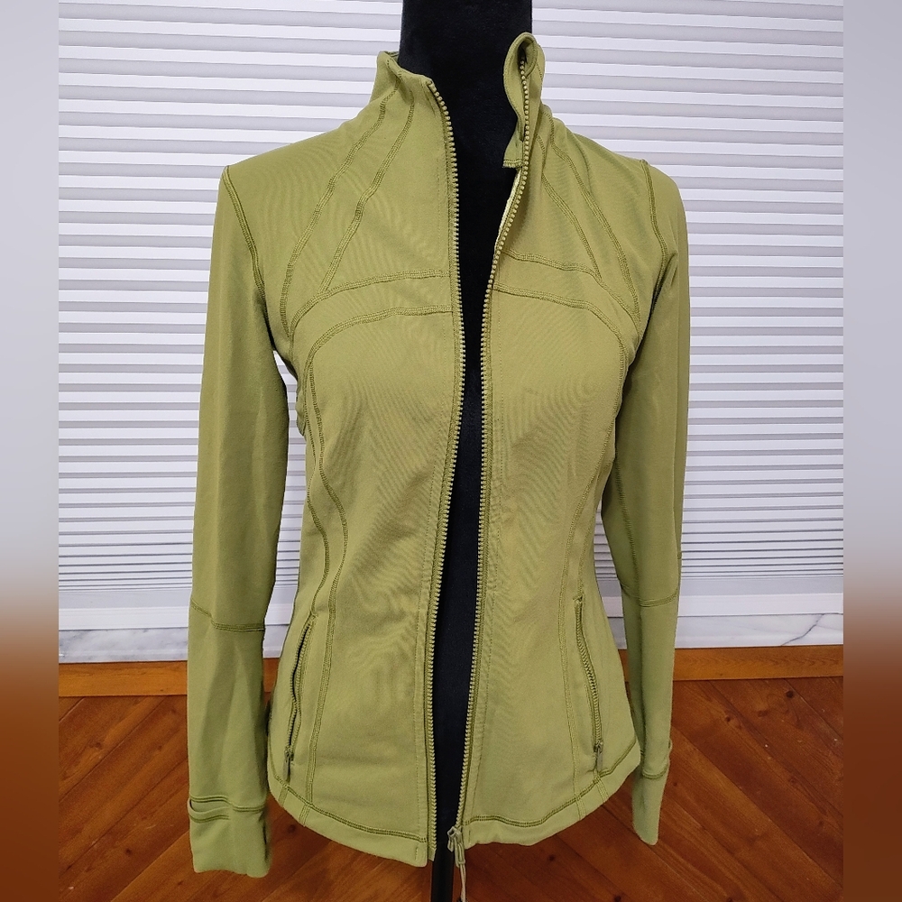 *RARE color find* Lululemon define funnel neck jacket size 8